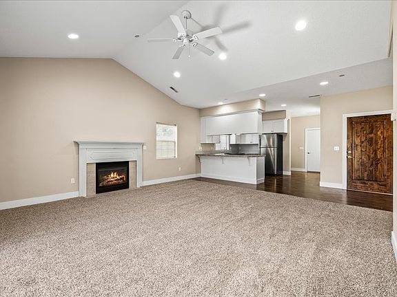 Family Room Alternate View