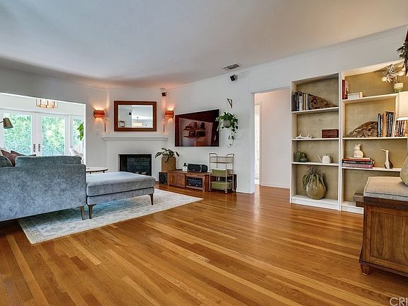 4th image of 5524 Cartwright Ave