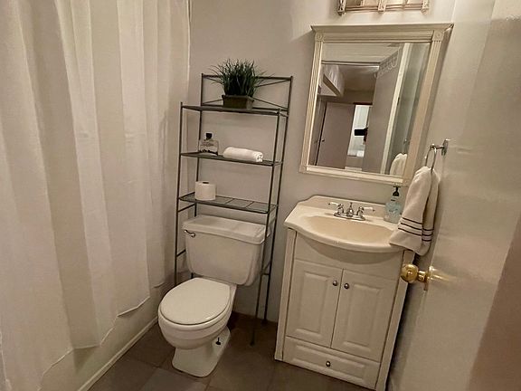 4th image of 153 1/2 Stanton St APT 3FE