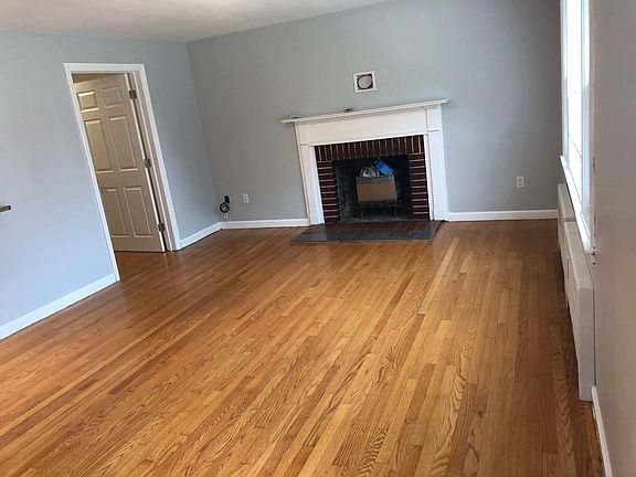 Living Room with fireplace and Smart TV included!