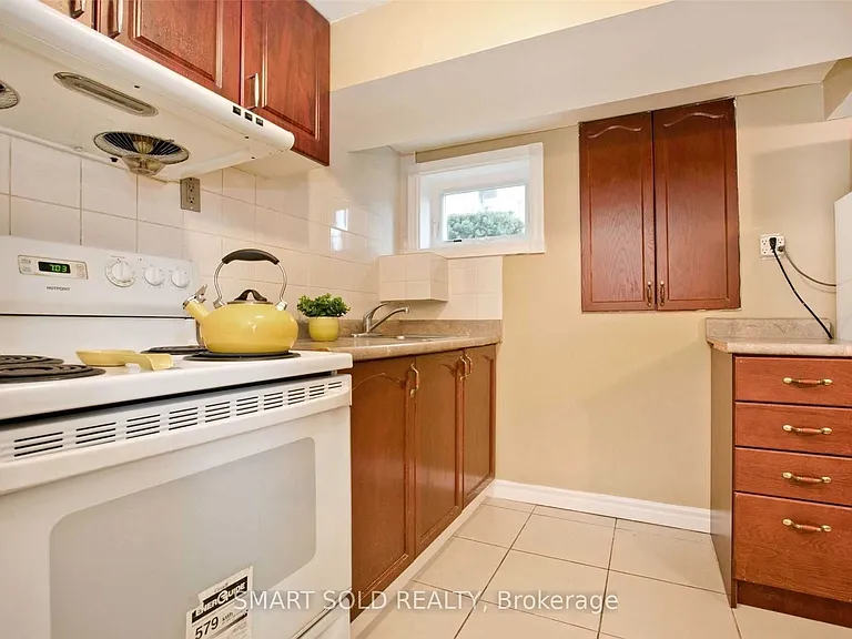 40 Mintwood Dr #UPPER — Photo 5