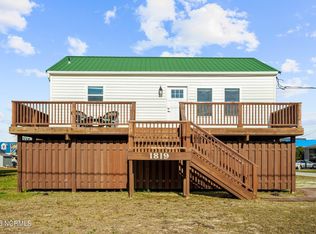 1819 N New River Dr, Surf City, NC 28445