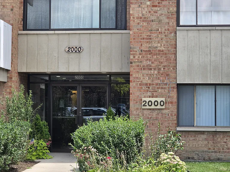 2000 Bayside Dr #304 — Photo 3
