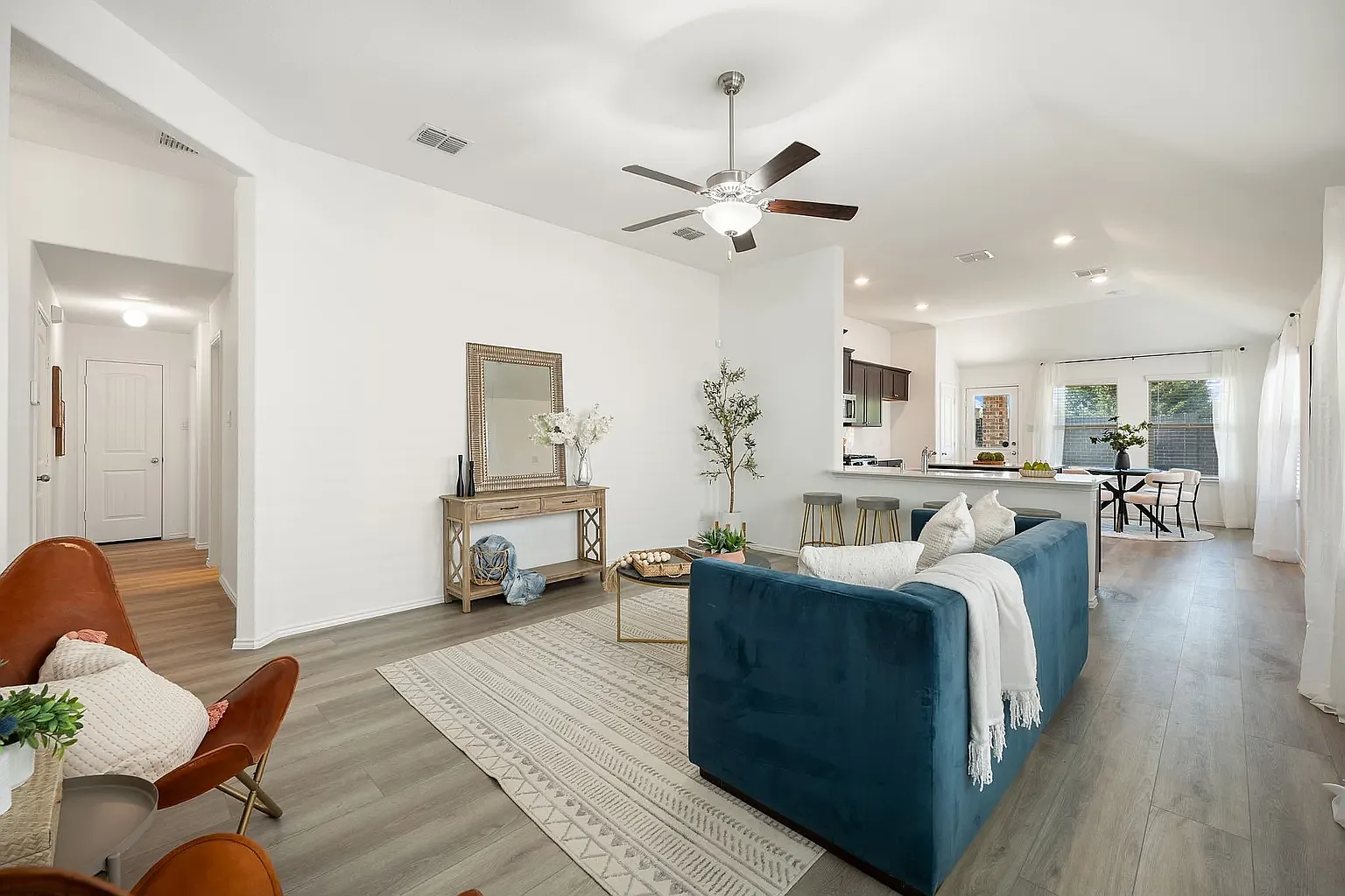 3 bed, 1696 sqft, $2,100 — Photo 4
