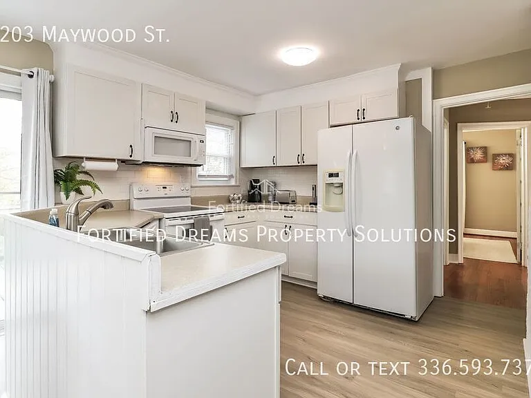 2203 Maywood St — Photo 14