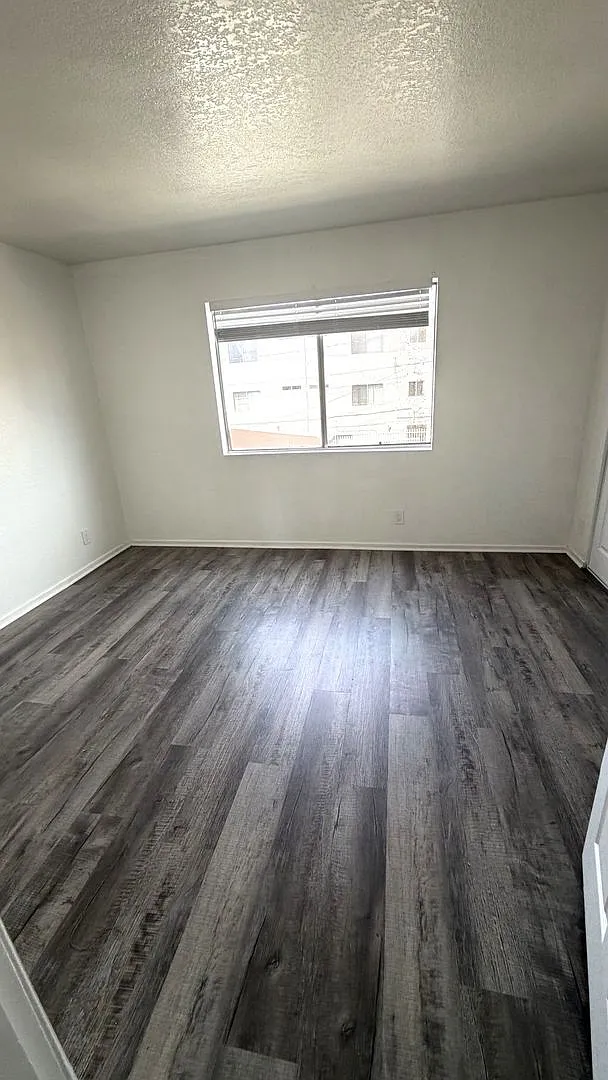 13714 KORNBLUM AVE — Photo 2