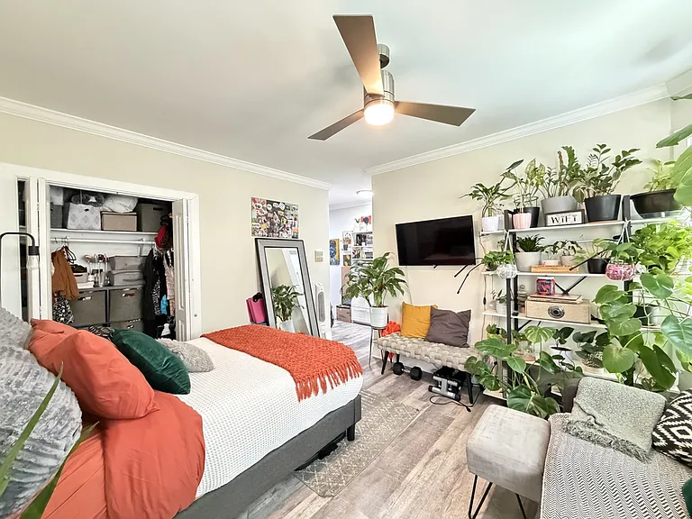 3821 N Greenview Ave #E2 — Photo 17