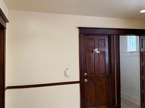 5th image of 90 Woodlawn Ave #2