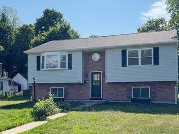 22 Woodlawn St, Winchendon, MA 01475