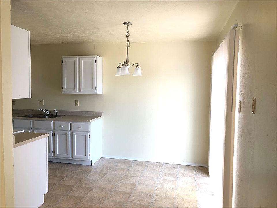 2nd image of 1008 Verde Dr APT B