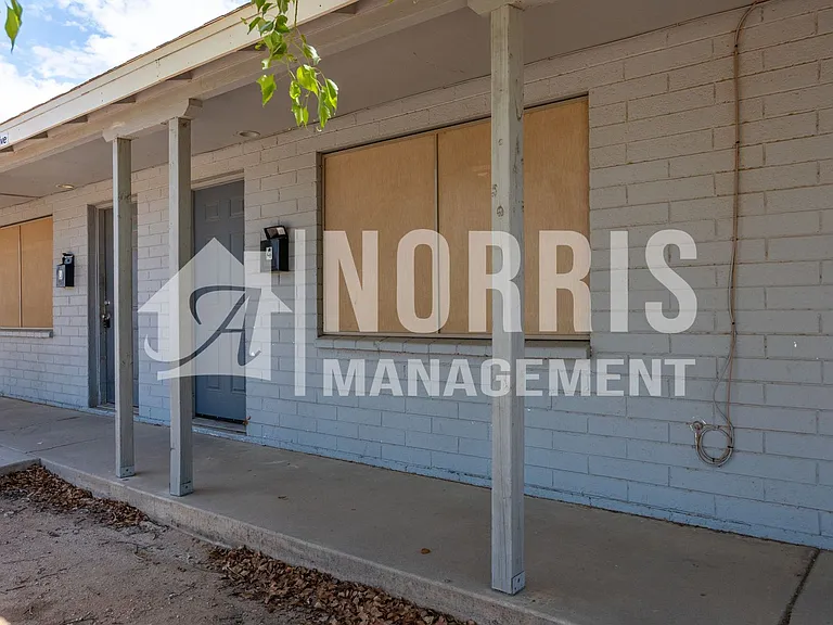 710 N Olive Ave — Photo 3
