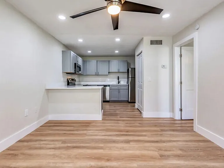 Flagler Pointe Apartments — Photo 10