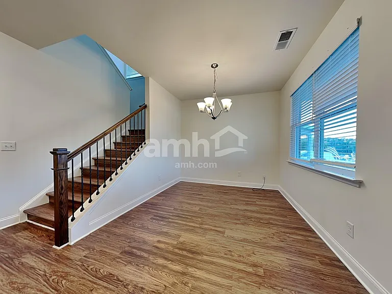 1120 Ashlyn Ct — Photo 5