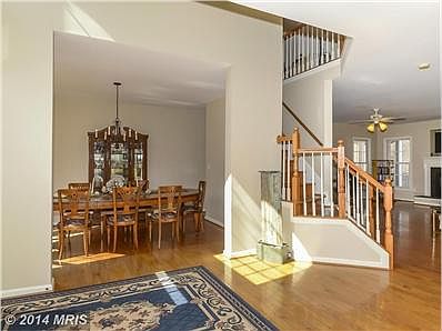 FOYER TO DINING ROOM
