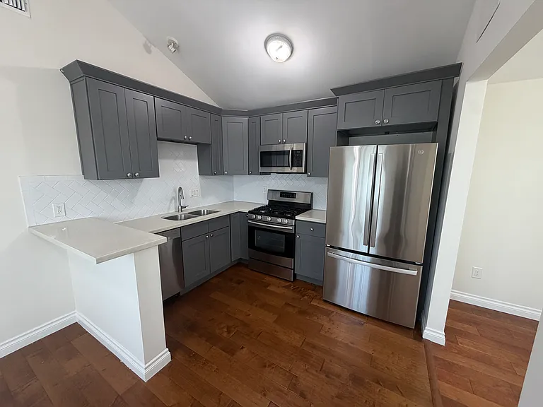2847 Johnston St — Photo 3