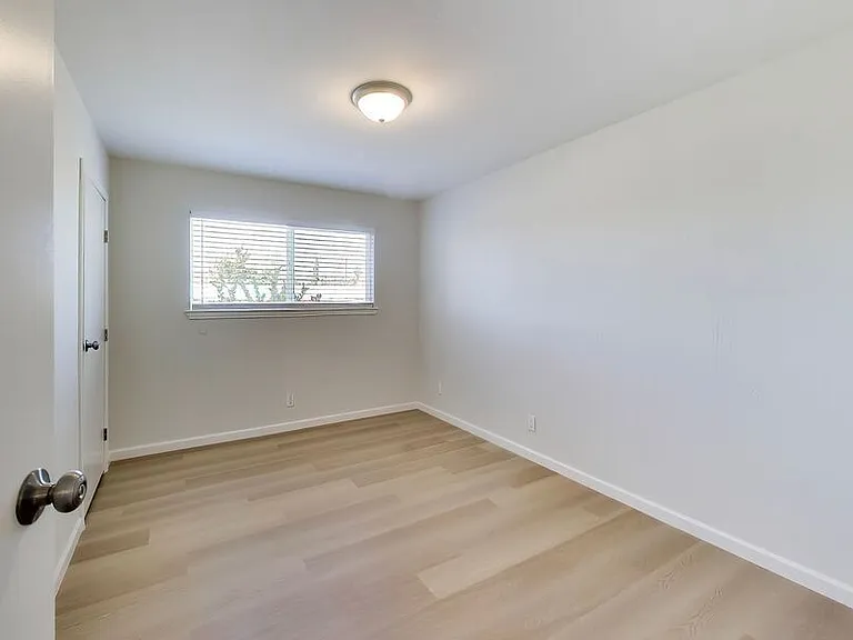 16878 Meekland Ave #4 — Photo 10