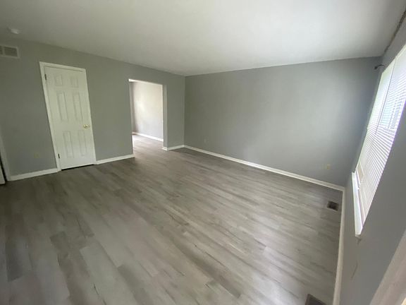 Living Room
ALL NEW FLOORING ON BOTH FLOORS