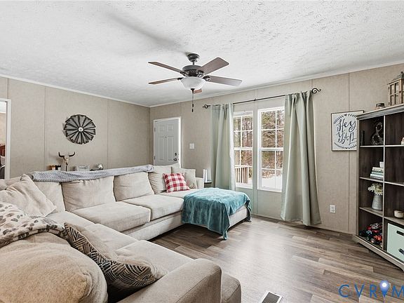 3rd image of 930 Evans Rd