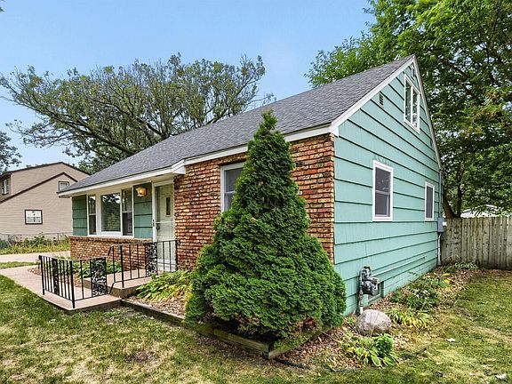 3rd image of 7558 5th St NE