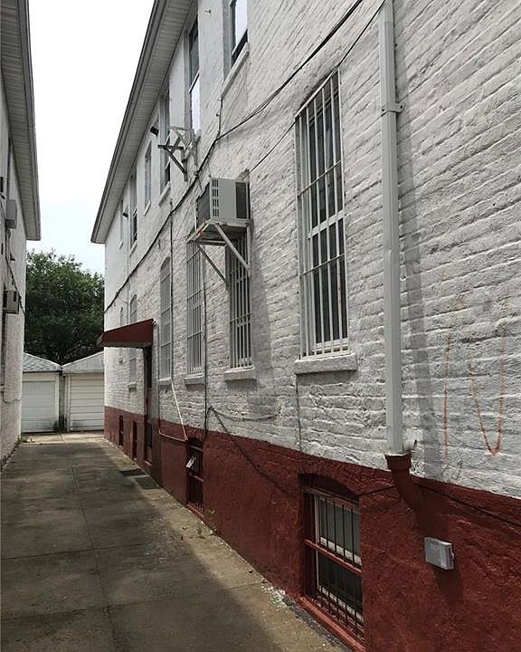 2nd image of 866 51st St