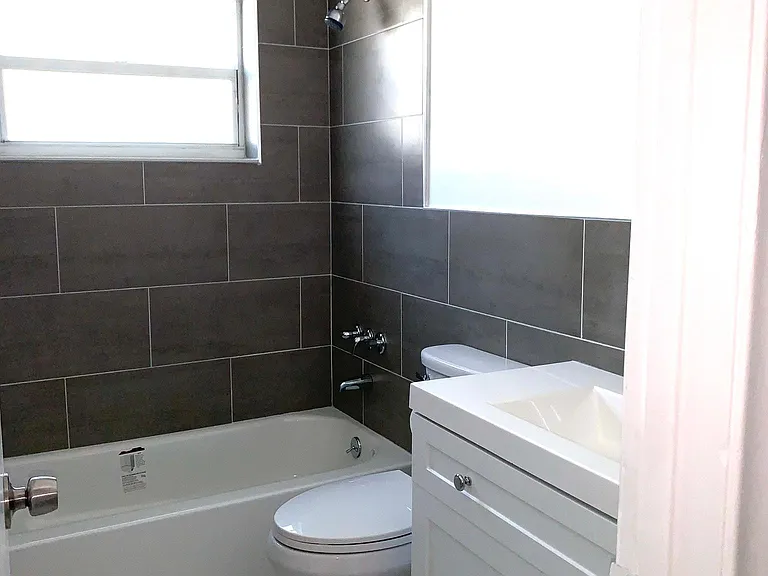 11460 NW 39th Pl — Photo 15