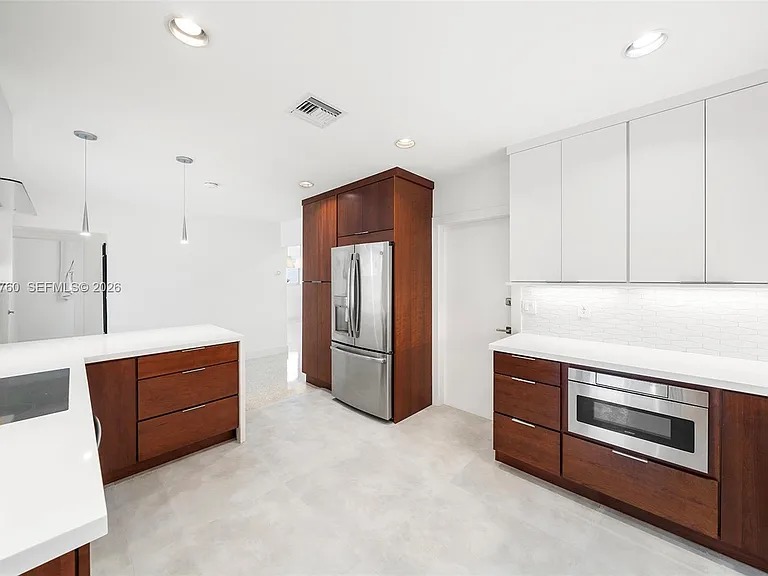 415 Navarre Ave — Photo 9