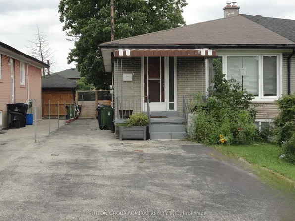 23 Chalkfarm Dr, Toronto, ON M3L 1L1