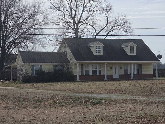 3rd image of 446 Old Military Rd E