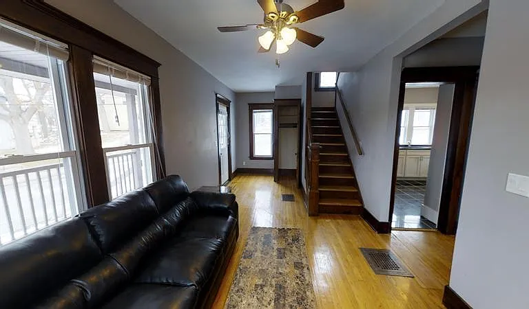 918 E Colvin St — Photo 3