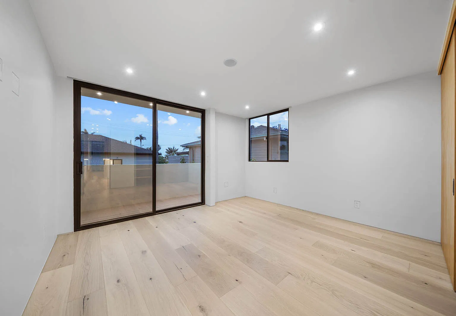 7376 Fay Ave — Photo 4
