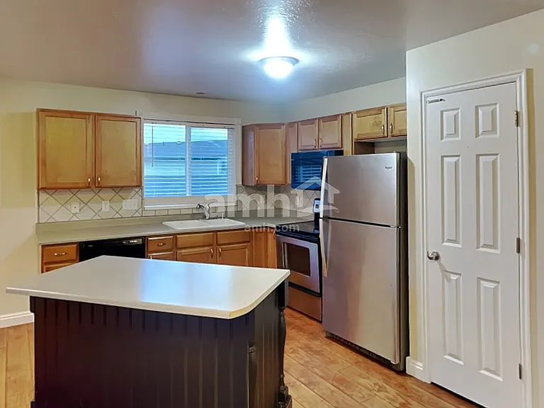 1015 W Westbury Ct — Photo 3