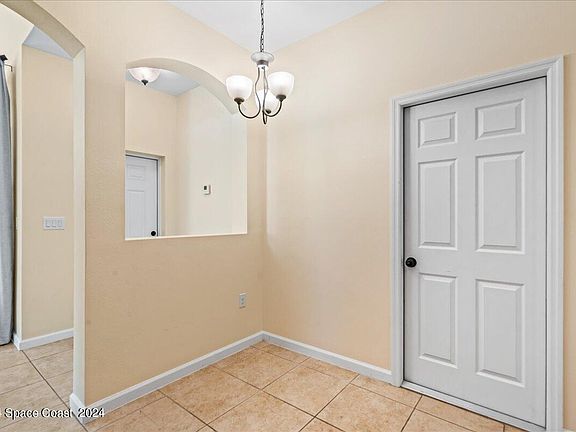 5th image of 3265 Arden Cir