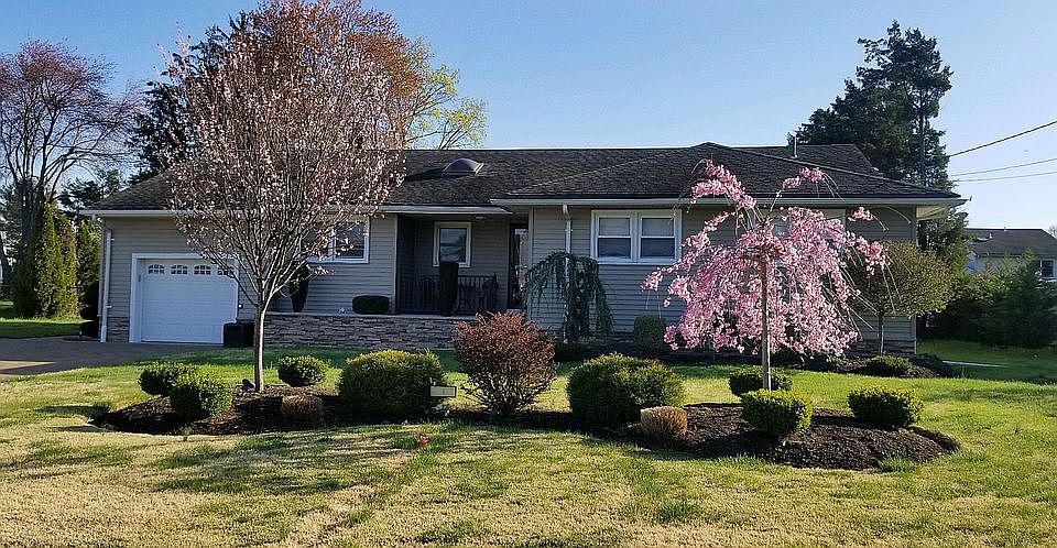 1st image of 5 Charles Dr