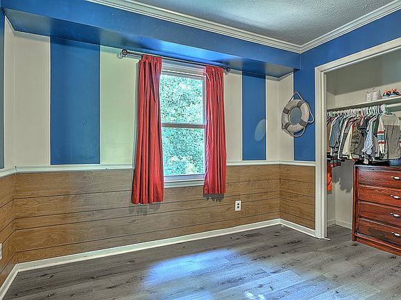 5th image of 3813 Alderwood Dr