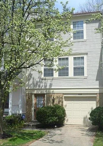 2208 Wimbledon Cir — Photo 1