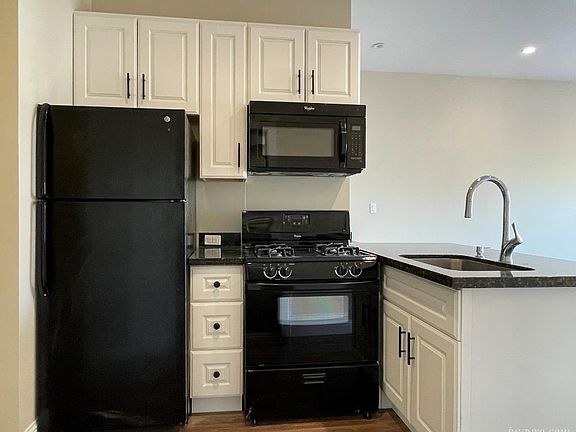 3rd image of 2265 Mission St APT 7