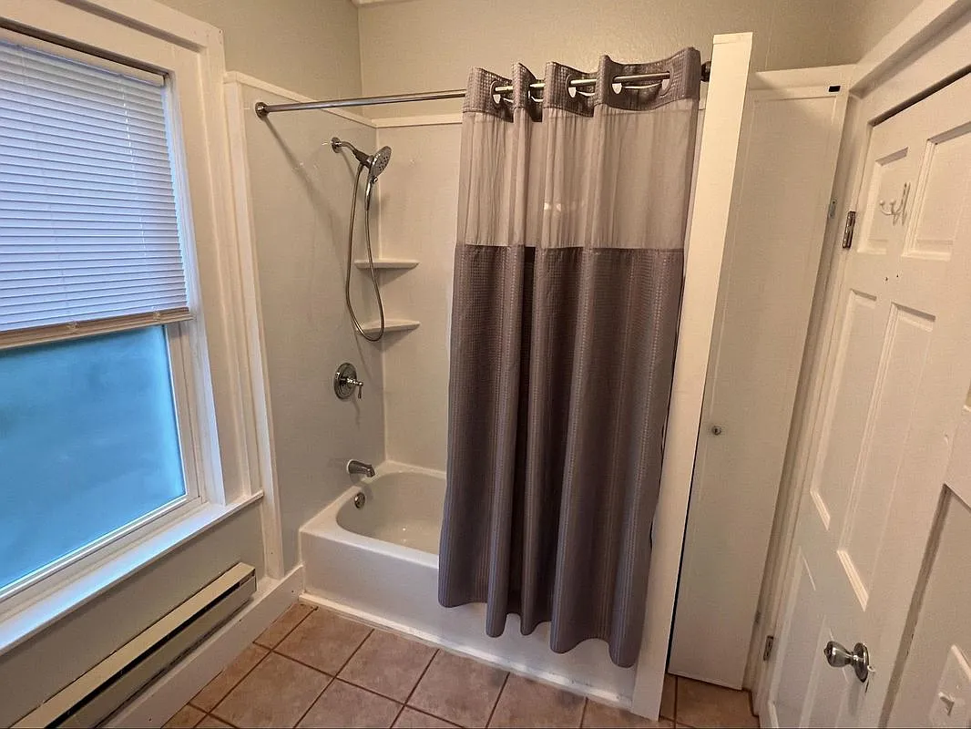 5 bed, 3.0 bath, 800 sqft, $1,950 — Photo 4