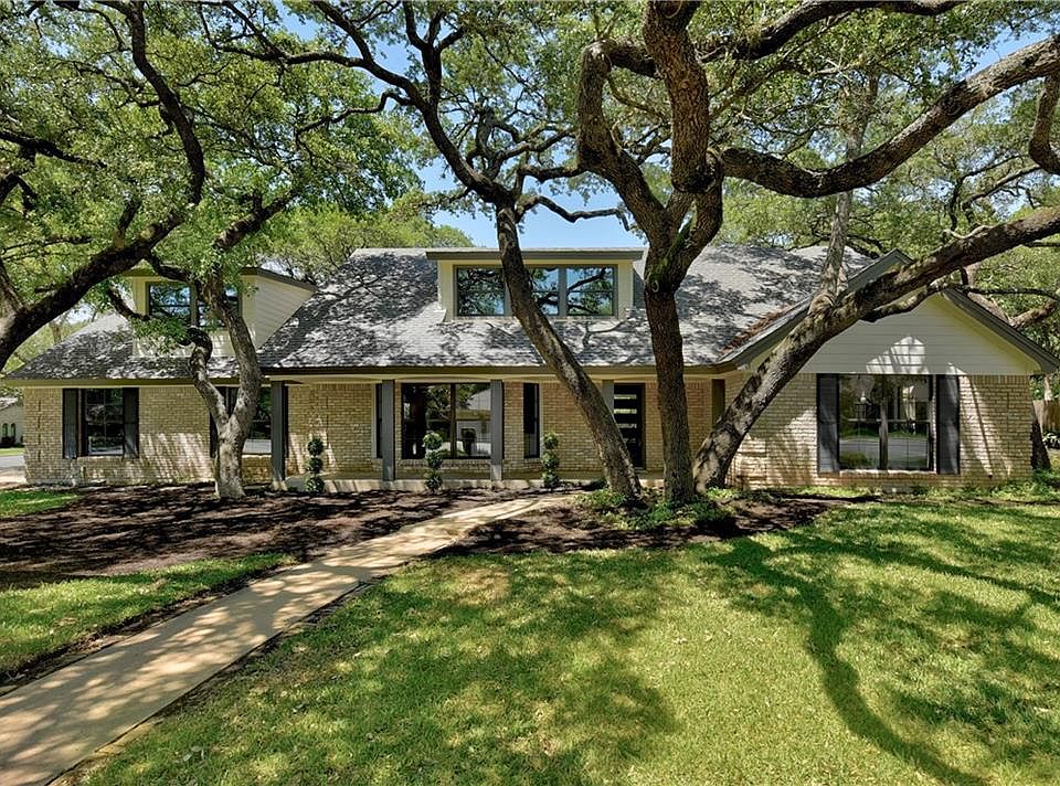 1st image of 10721 Fountainbleu Cir