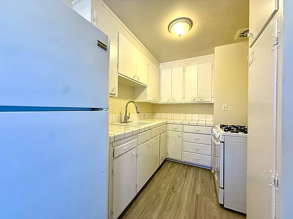 4th image of 527 E Taylor Ave