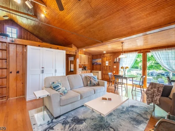 5 Sewell Rd W, Hewitt, NJ
