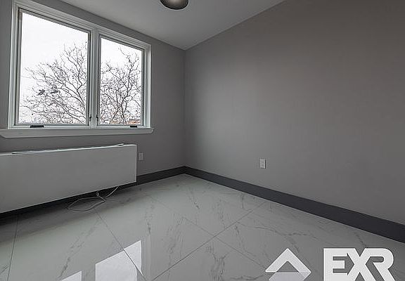 4th image of 1700 Lincoln Pl #7D