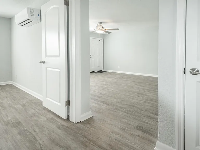 1208 W. Ocean View Apts — Photo 11