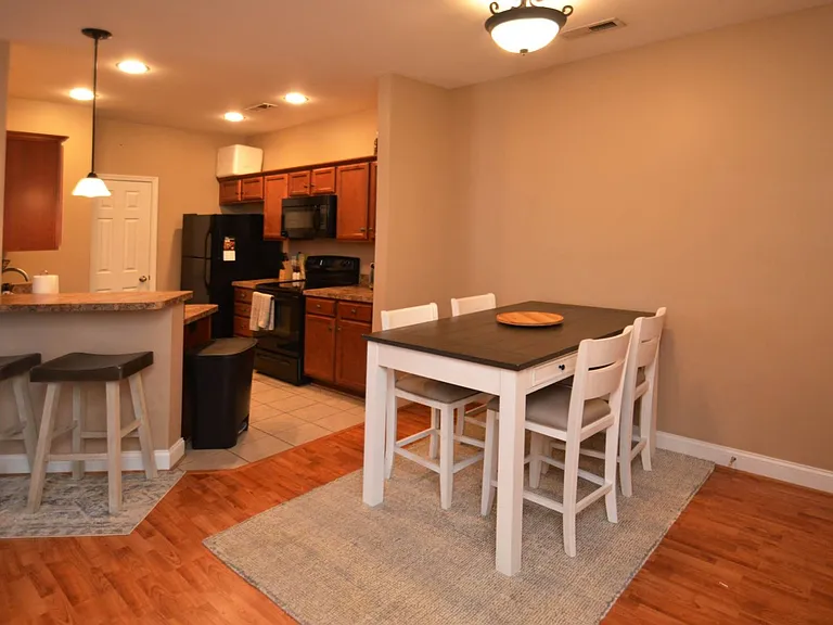205 Capital St #201 — Photo 4