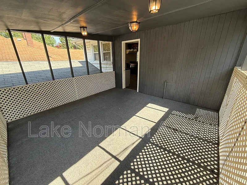 2 bed, 1.0 bath, 900 sqft, $1,200 — Photo 4