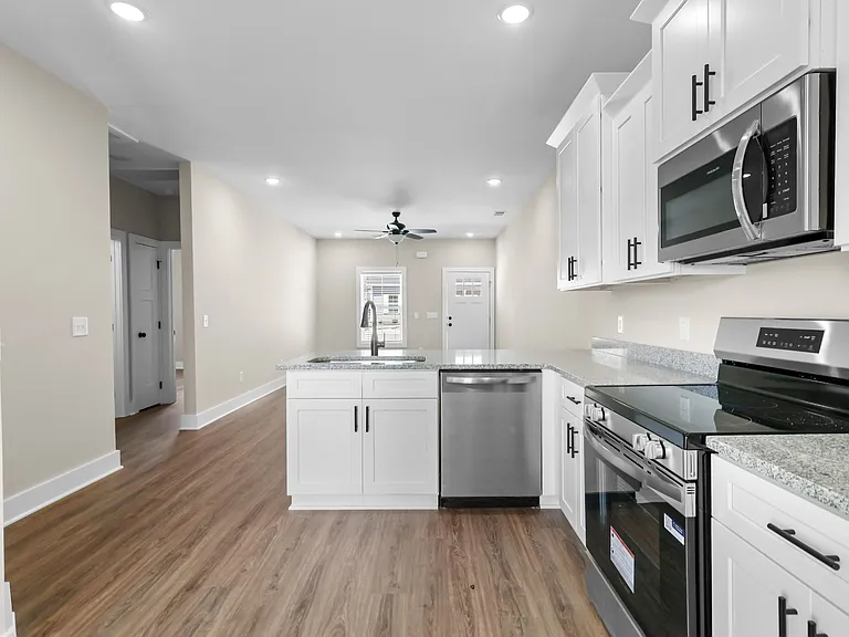 1004 Oak St #B — Photo 6
