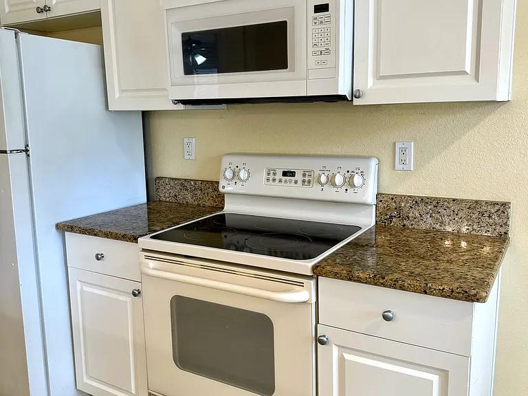 8647 Mallard Reserve Dr #102 — Photo 21