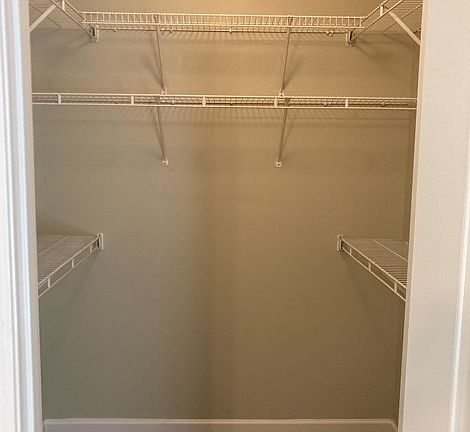 4th image of 722 Pine Hill Ct