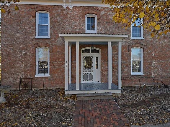 4th image of 205 W Meadow St