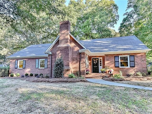 2nd image of 4237 Oldfield Rd