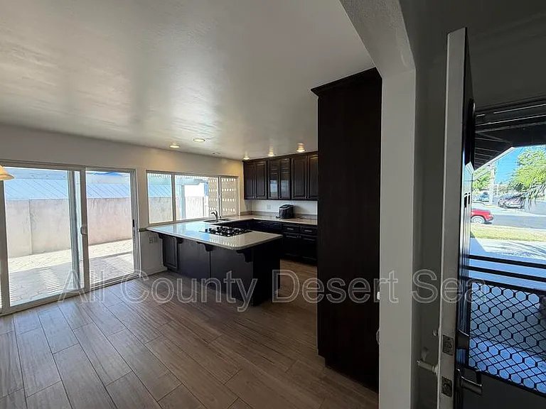 18527 San Antonio St — Photo 5